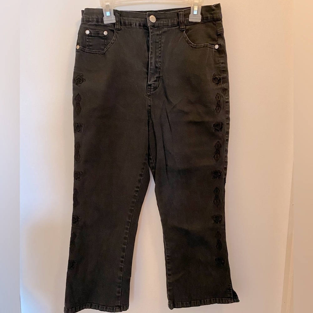 Sandy brand Capri black stretch jeans in size small